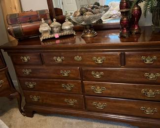 dresser that matches headboard