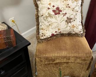 Vanity chair
