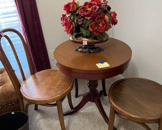 round side table 
3 wooden chairs 