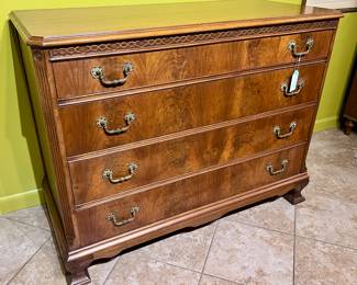 Antique 4 drawer Mahogany Chest of Drawers, Dove Tail Construction