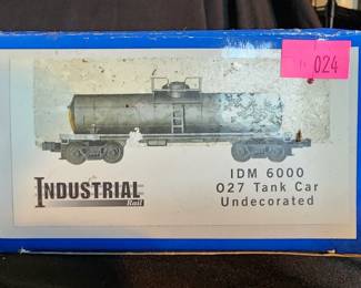 LOT 24 - IDM 6000 027 TANK CAR UNDECORATED