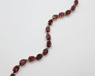 Gold & garnet bracelet 