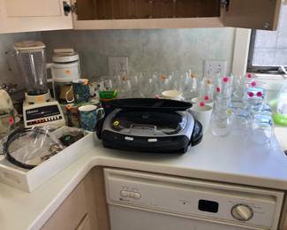 Kitchen items, glassware, small appliances