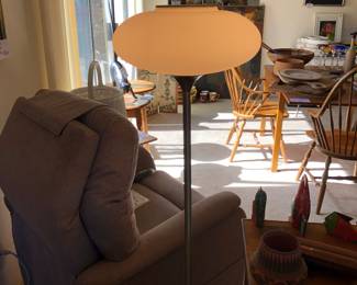 Contemporary floor lamp