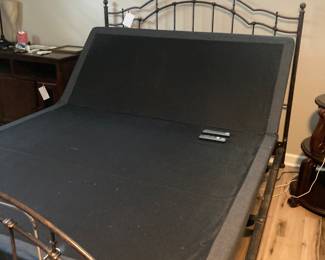 Motion essentials powered by ergo motion queen size adjestable bed
