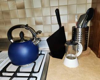 Kitchen Items & Small Appliances