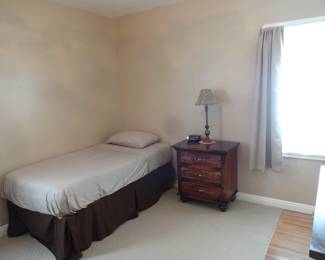 Twin Pull Up Trundle with Lucid Memory Foan Mattress CLEAN! $100