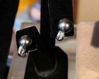 18kt Tahitian Diamond Drop Pearl Earrings