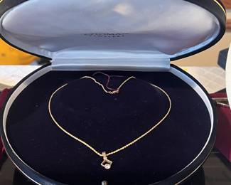 Diamond Solitaire Drop Pendant approx. 0.48ct on 14kt Yellow Gold Chain. Comes with an Appraisal.