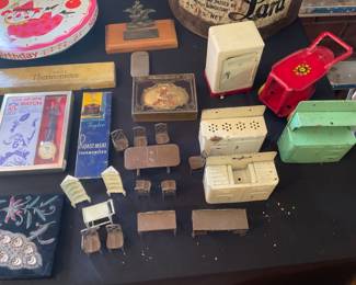 METAL ANTIQUE DOLL HOUSE FURNITURE 