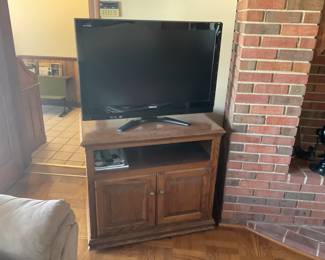 FLAT SCREEN AND STAND 