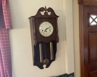 VINTAGE CLOCK.  