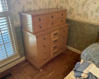 BLONDE CHEST OF DRAWERS 
