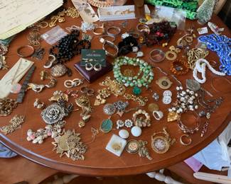 MISCELLANEOUS COSTUME JEWELRY 