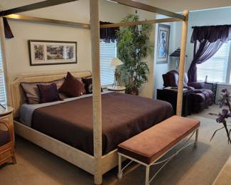 Henredon King Size 4 poster with Serta adjustable mattress 