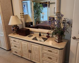 Henredon dresser with mirror