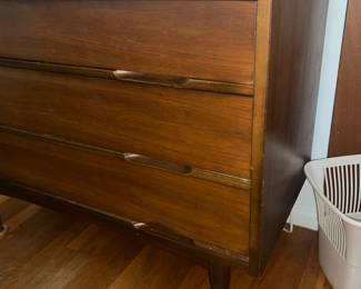 MCM Bassett ? Midmodern and cool