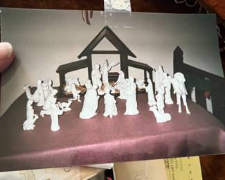 Lenox Crèche matt white Set of figures, people, animals and wooden stable