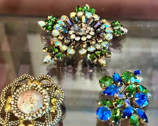 Fashion brooches: Miriam Haskell (L), Austrian crystal (top), and Regency (R)