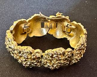 Vintage Trifari gold tone linked nugget  bracelet