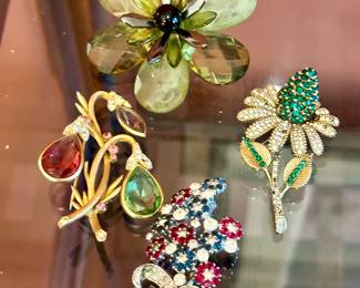 Fashion brooches