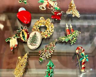 Fashion Christmas brooches