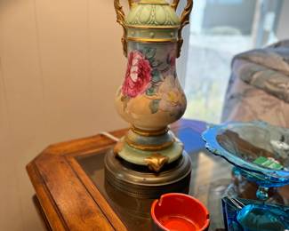 Gorgeous antique style lamp
