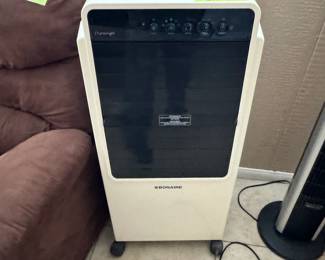 Portable evaporative cooler 