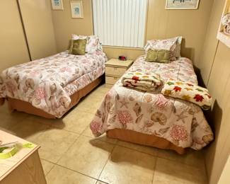 Twin Beds and 2 nightstands