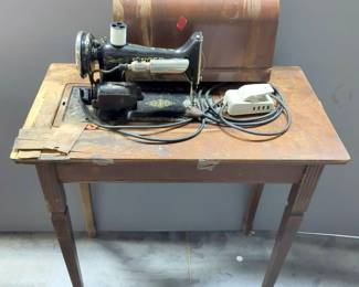 Vintage Electric Singer Sewing Machine Inset In Table With Wood Cover