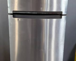 Whirlpool Stainless Steel 2 Door Refrigerator/Freezer, Model WHT518SZFM00, 68" x 28" x 28.5"