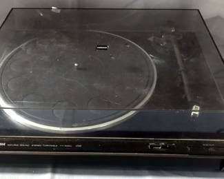 Yamaha Natural Sound Stereo Turntable, Model TT-400U