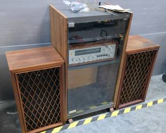 Pioneer Stereo Receiver, Model SX-1000TW, In Radio Cabinet, 37.5" 20.5" x16",Includes Pioneer C5-77 Speakers, Qty 2, 25.5" x 14.5" x 12"