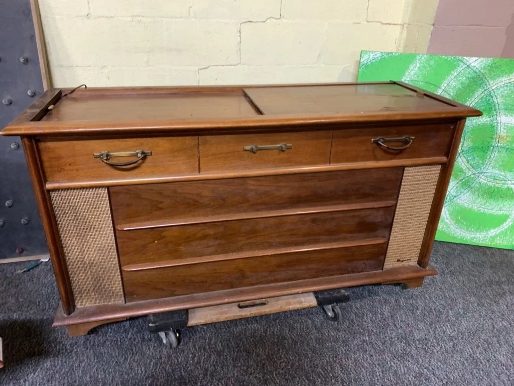 Wichita, KS Consignment Auction Antiques,... starts on 2/15/2024