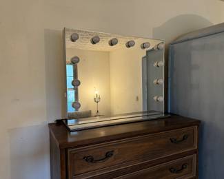 Large stand-alone plug in mirror