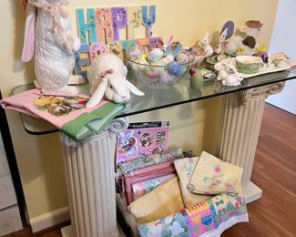 Assortment of Easter Decor