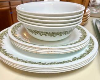 Crazy Daisy Corelle Dinnerware Set - Service for 4