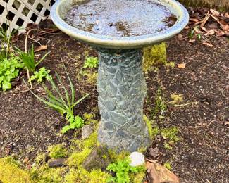 Stone/Concrete Bird Bath