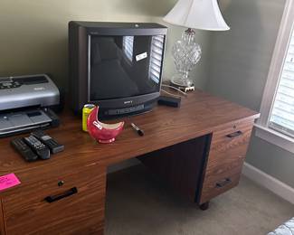 Contemporary office desk