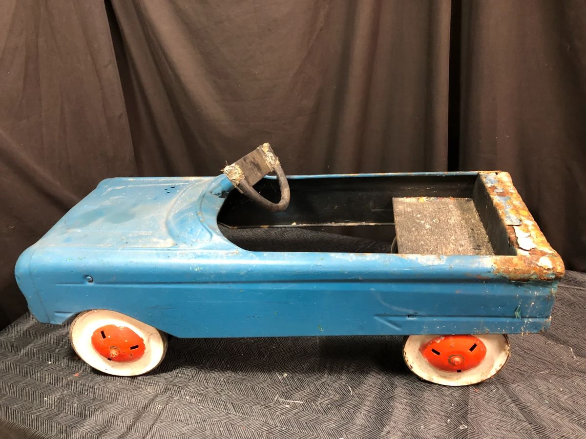 Auction Antiques and Collectibles in Kaneville, IL starts on 2/24/2024