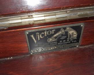 BEAUTIFUL Antique Victrola Player In Wooden Cabinet W/ Crank Handle