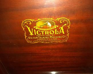 BEAUTIFUL Antique Victrola Player In Wooden Cabinet W/ Crank Handle