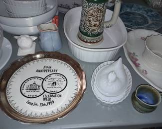 Vintage Milk Glass Hen On Nest