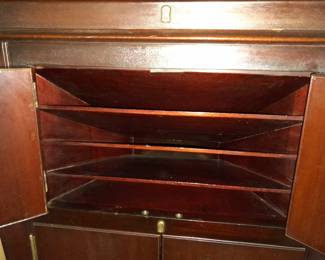 BEAUTIFUL Antique Victrola Player In Wooden Cabinet W/ Crank Handle