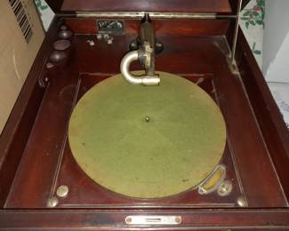 BEAUTIFUL Antique Victrola Player In Wooden Cabinet W/ Crank Handle