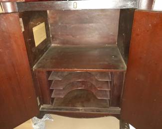 BEAUTIFUL Antique Victrola Player In Wooden Cabinet W/ Crank Handle