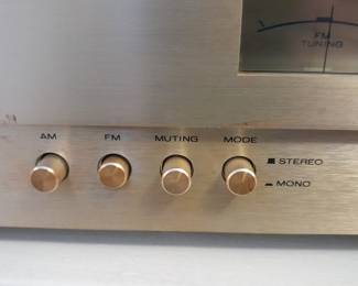 Marantz Model 2020 AM/FM Stereo Tuner