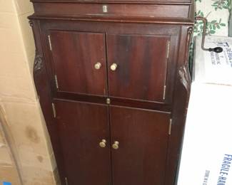 BEAUTIFUL Antique Victrola Player In Wooden Cabinet W/ Crank Handle