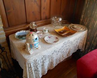 R2-D2 lamp assorted glassware