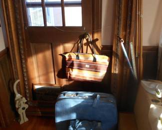 LARGE PICTURE FRAME LUGGAGE